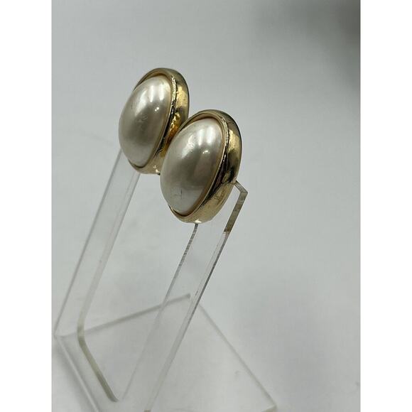 Christian Dior Vintage Gold Tone Oval Clip On Earrings Faux Pearl Cabochon - Picture 12 of 16